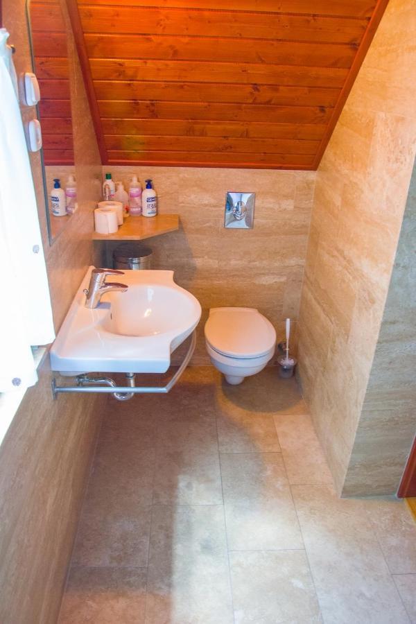 Huszar Vendeghaz Apartment เออร์เวนเยช ภายนอก รูปภาพ