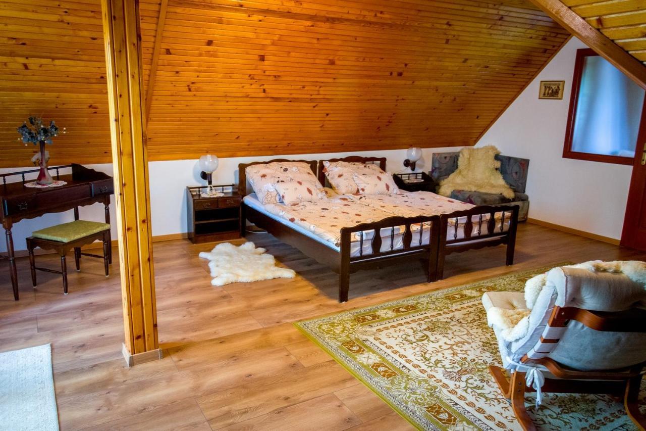 Huszar Vendeghaz Apartment เออร์เวนเยช ภายนอก รูปภาพ