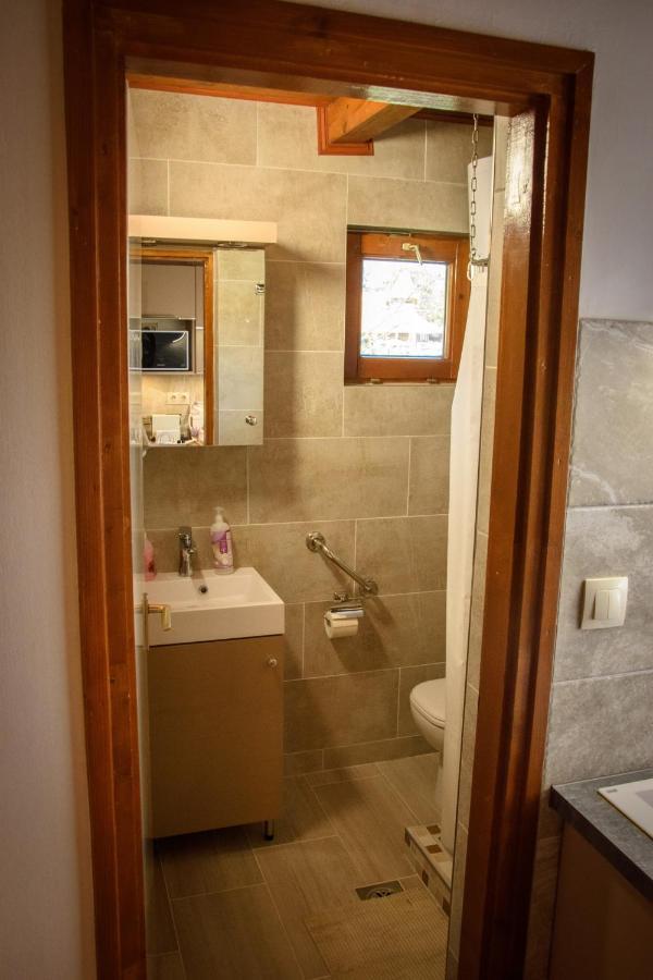 Huszar Vendeghaz Apartment เออร์เวนเยช ภายนอก รูปภาพ